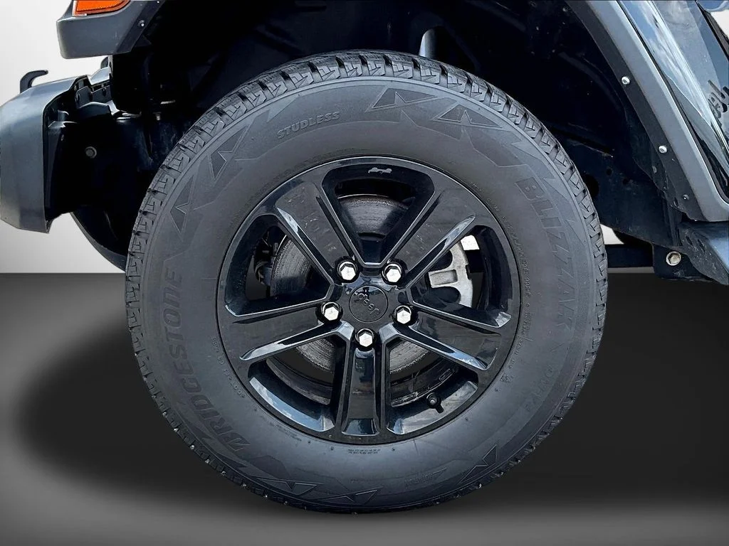Used 2022 Black Jeep Unlimited Sahara Altitude image 32