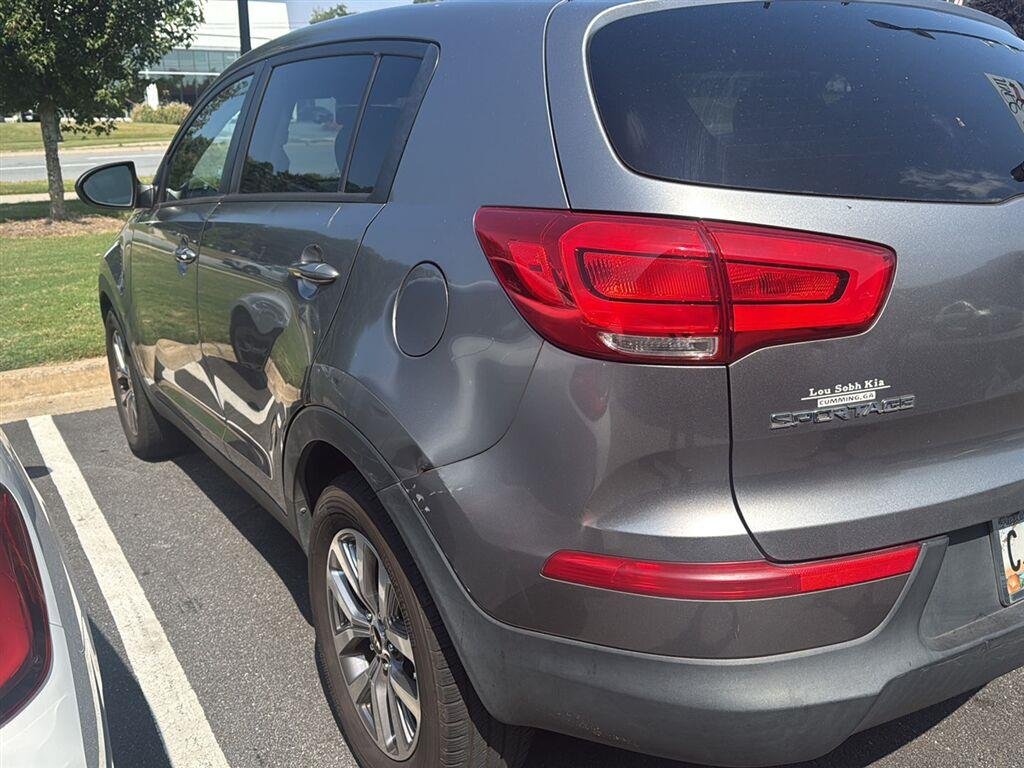Used 2016 Mineral Silver Kia LX image 4