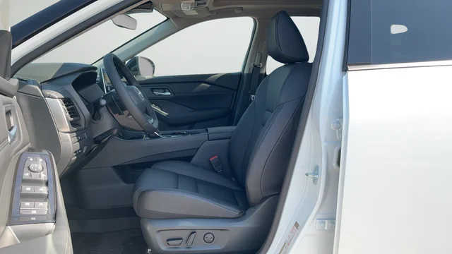 New 2026 Everest White Pearl TriCoat Nissan Dark Armor™ image 18