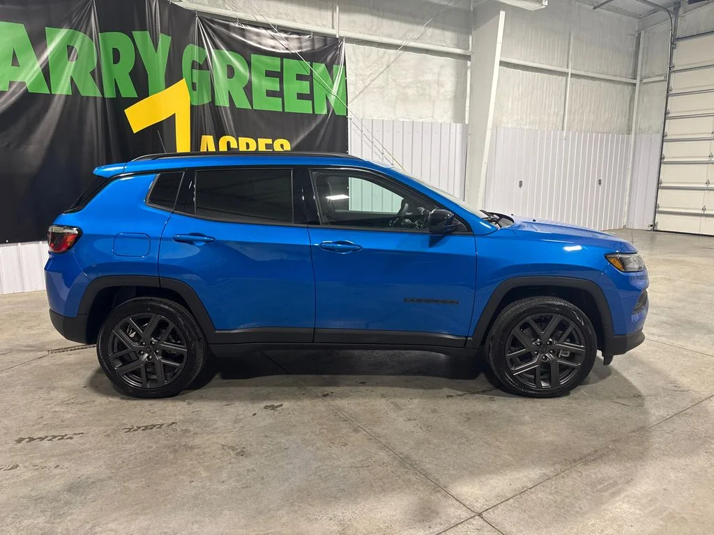 New 2026 Hydro Blue Pearl-Coat Exterior Paint Jeep Latitude Altitude image 4