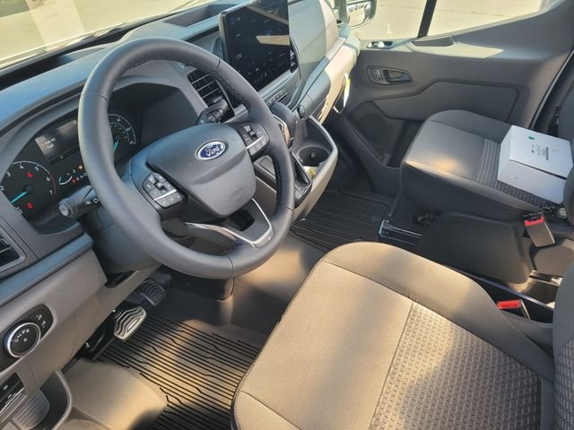 New 2025 Oxford White Ford Cutaway image 7