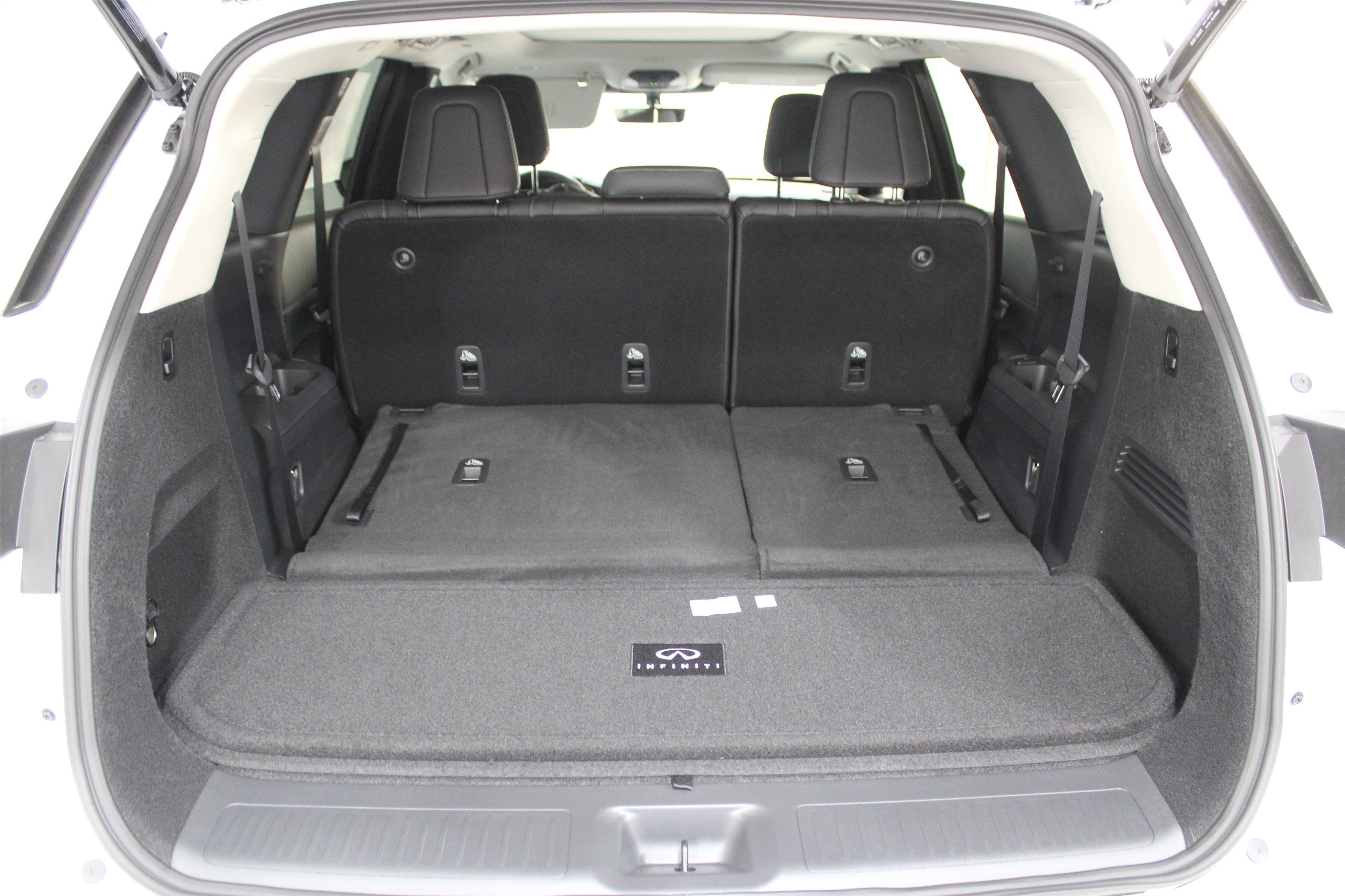 Used 2026 Radiant White INFINITI PURE image 24