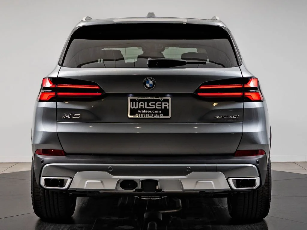 New 2026 Skyscraper Grey Metallic BMW xDrive40i image 7