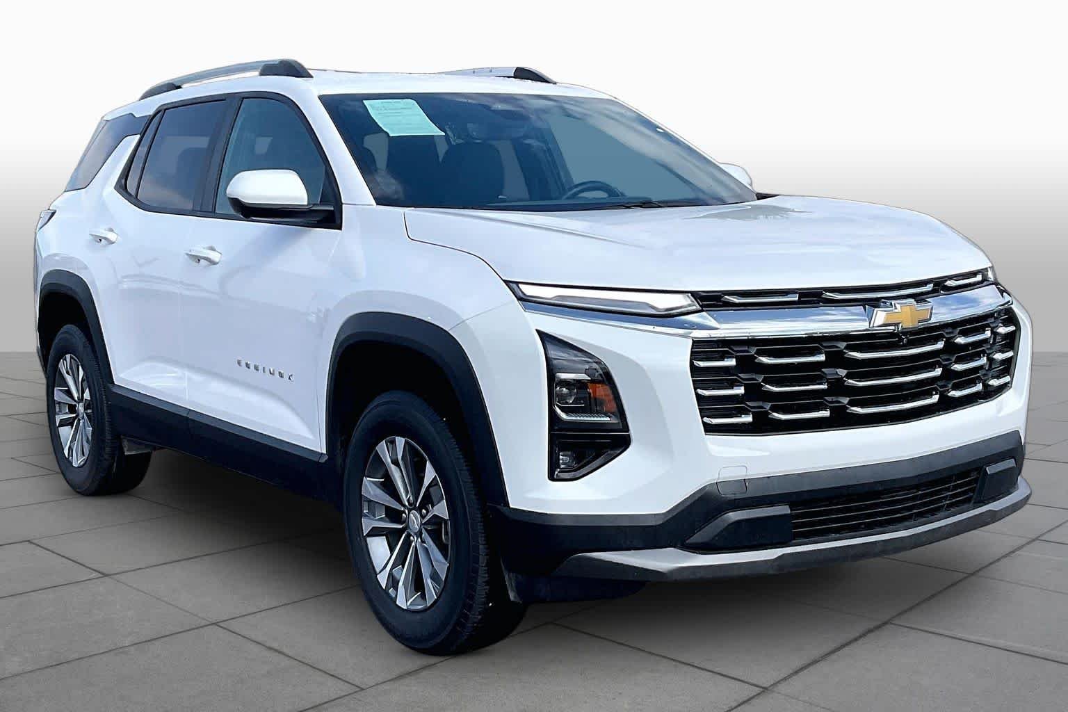 Used 2025 Summit White Chevrolet FWD LT image 3