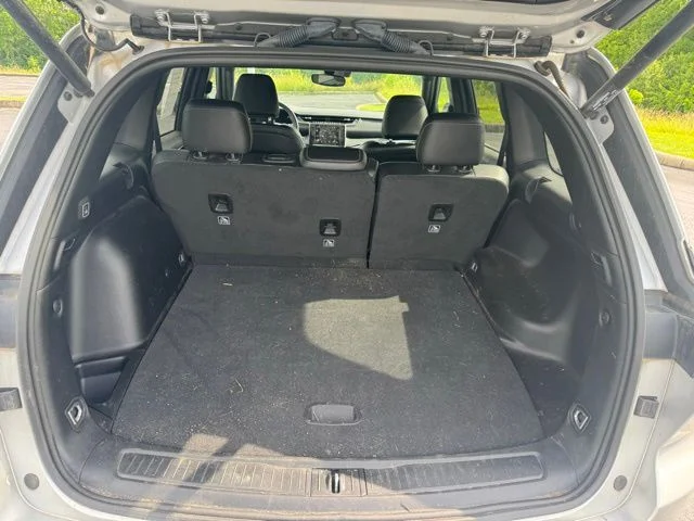 Used 2024 Silver Jeep Altitude X image 9