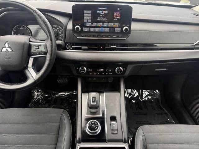 Used 2022 Mercury Gray Metallic Mitsubishi SE image 4