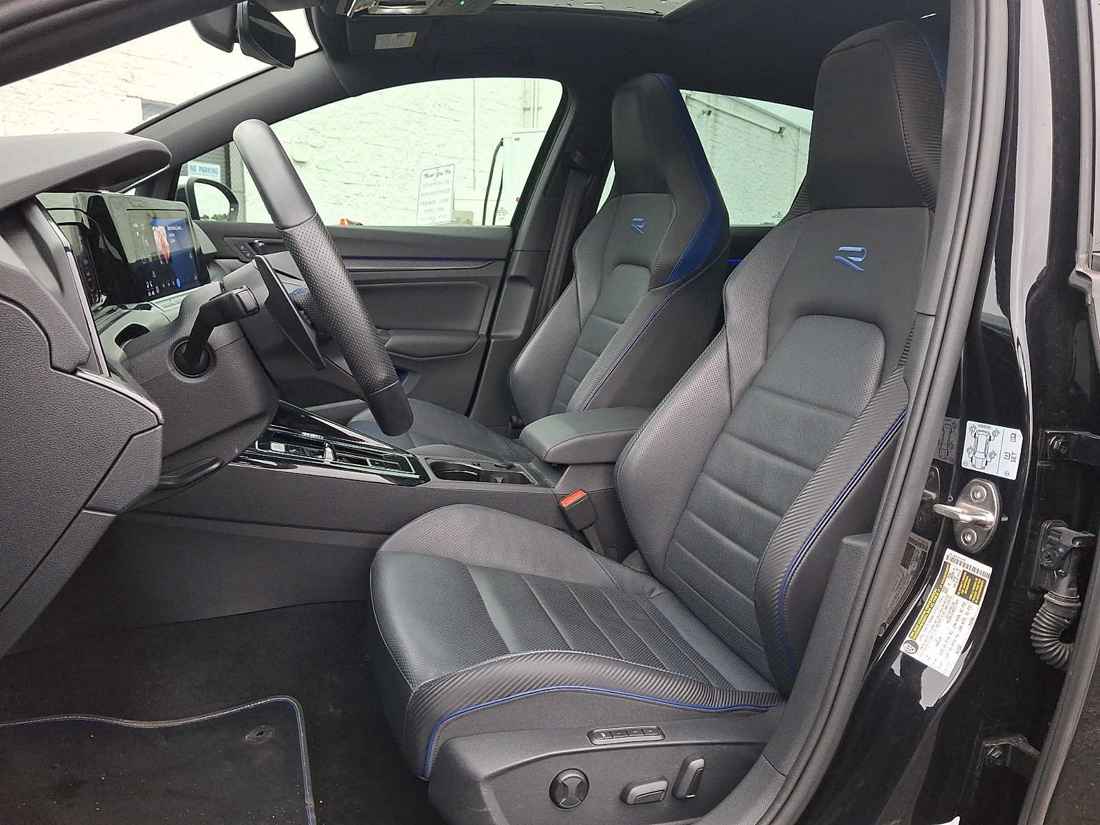 Used 2024  Volkswagen  image 14