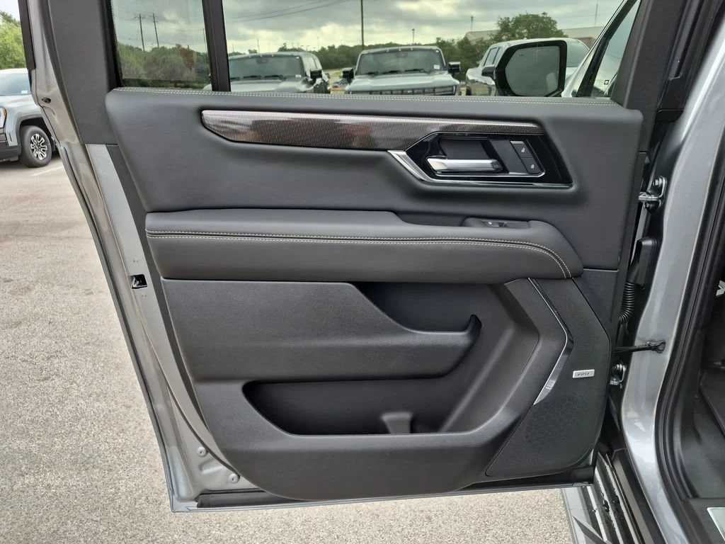 New 2026 Sterling Metallic GMC Elevation image 38