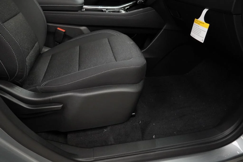 2027 Chevrolet Traverse LT - Photo 30