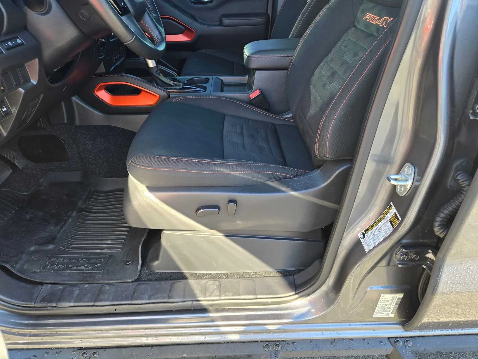Used 2023  Nissan PRO-4X image 25