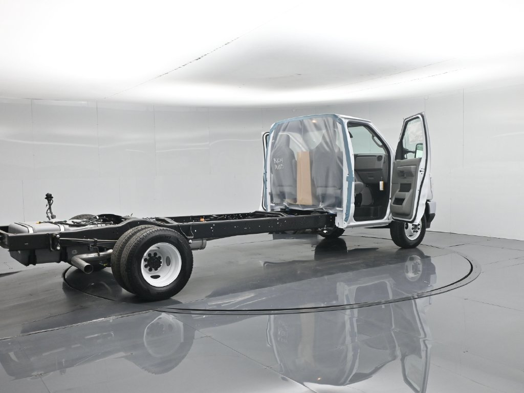 New 2027 White Ford Base image 5