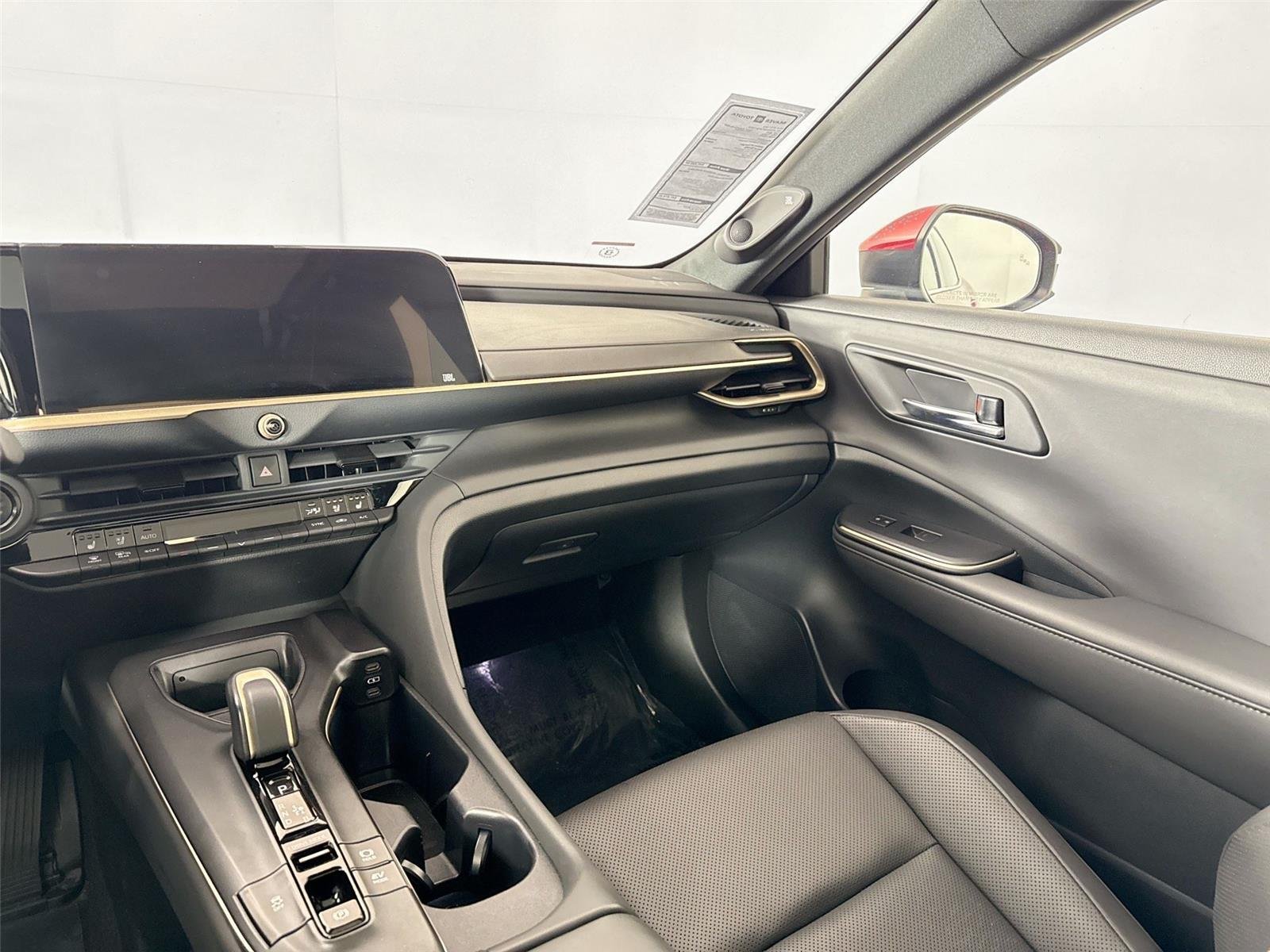 2023 Toyota Crown Limited - Photo 34