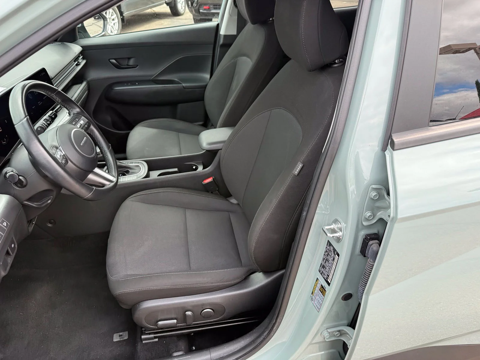 2025 Hyundai Kona SEL - Photo 30