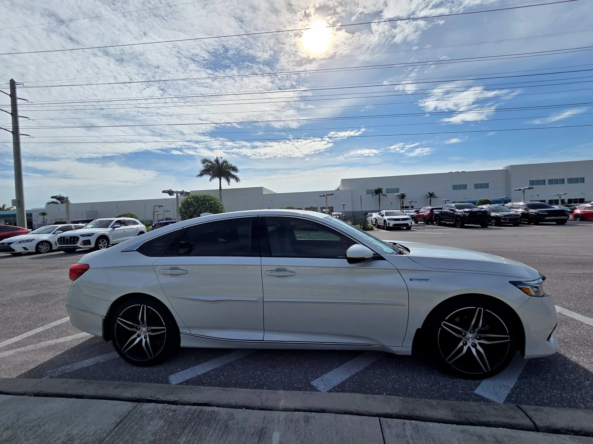 Certified Used 2021 Platinum White Pearl Honda Touring image 4