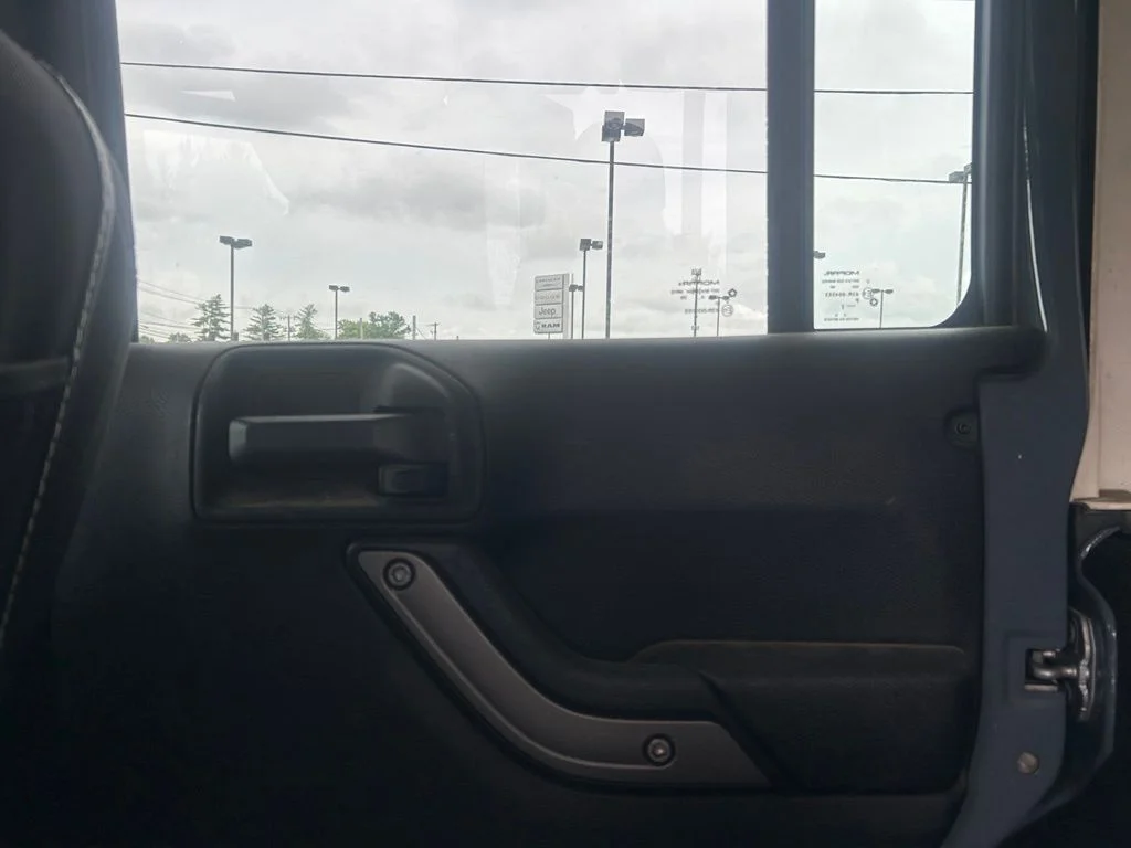 Used 2014 Gray Jeep Unlimited Sport image 25