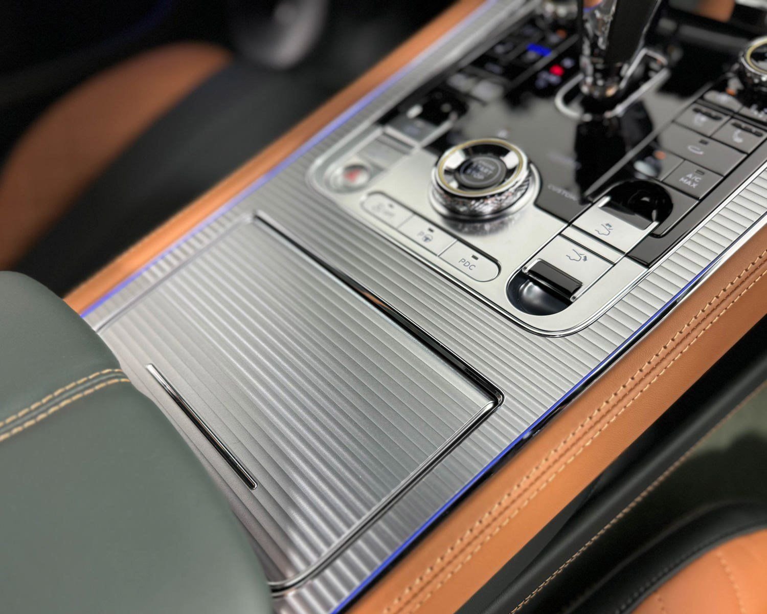 Used 2024 Green Bentley V8 S image 27