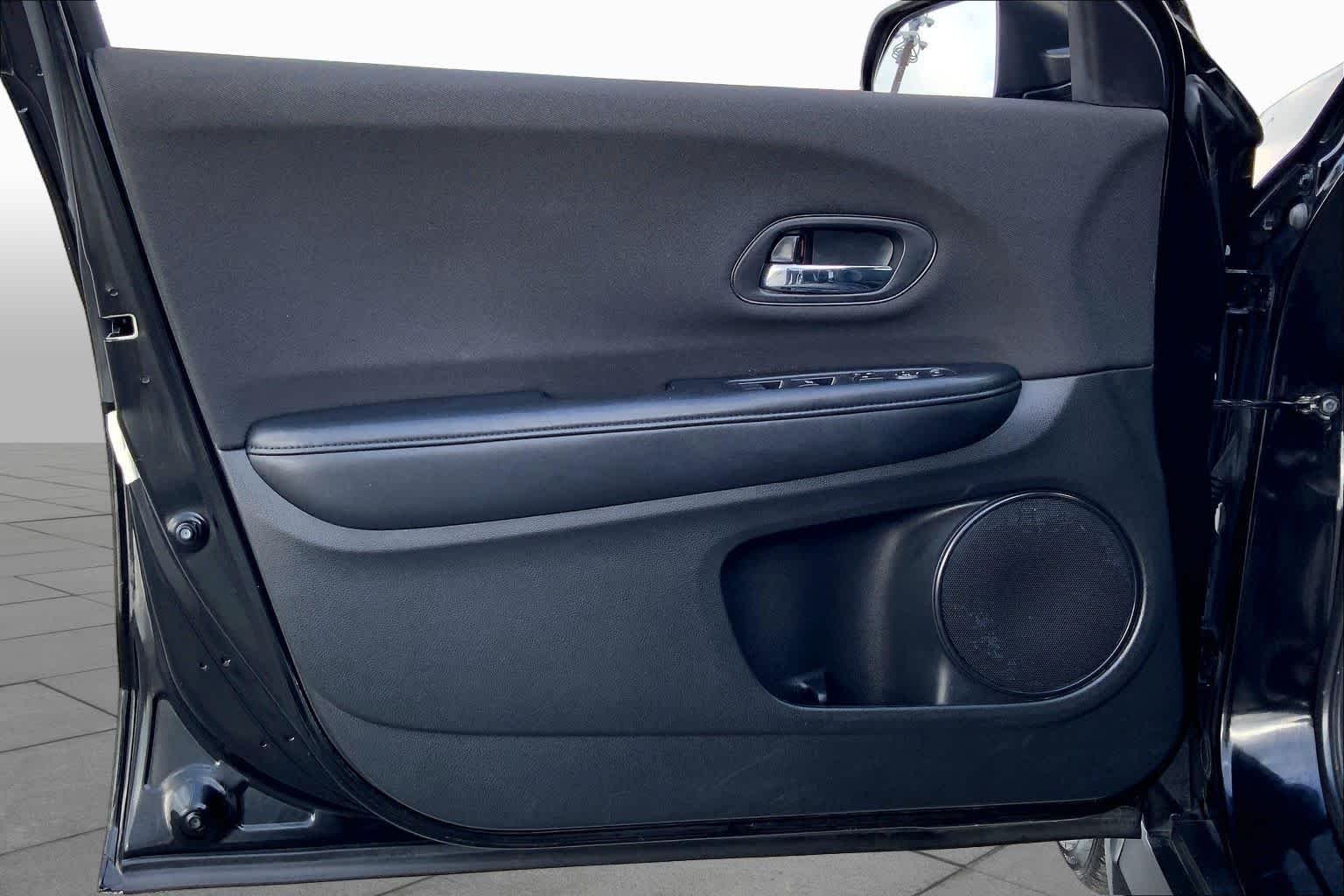 Used 2019 Crystal Black Pearl Honda LX image 21