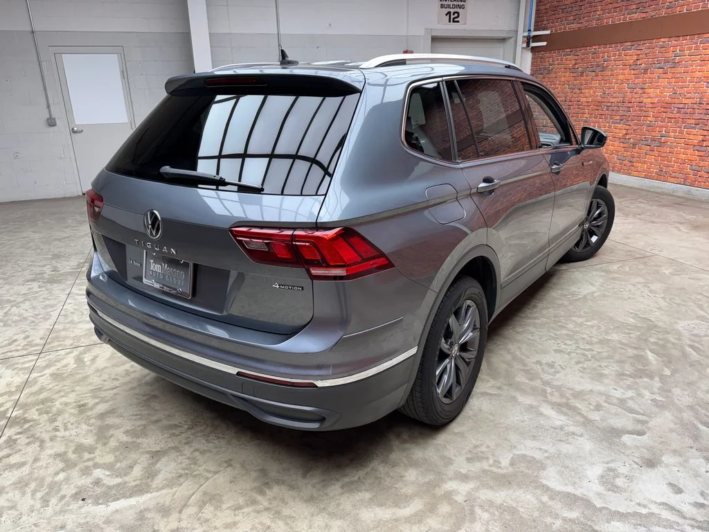 Certified Used 2022 Platinum Gray Metallic Volkswagen 2.0T SE image 5