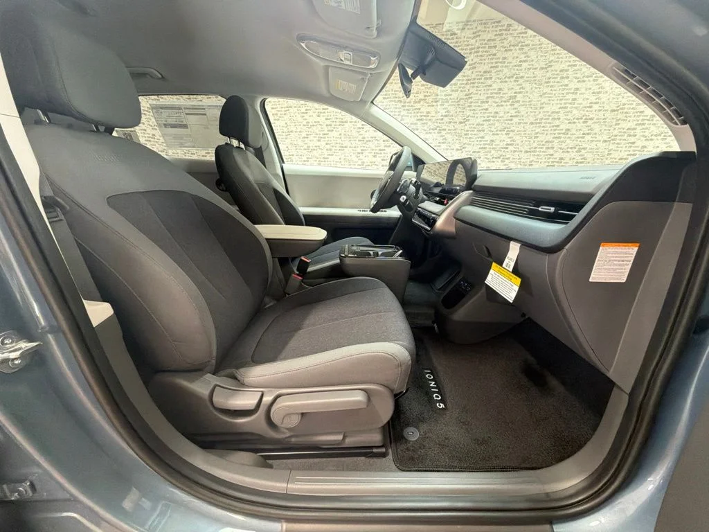 New 2027 Lucid Blue Hyundai SE image 11