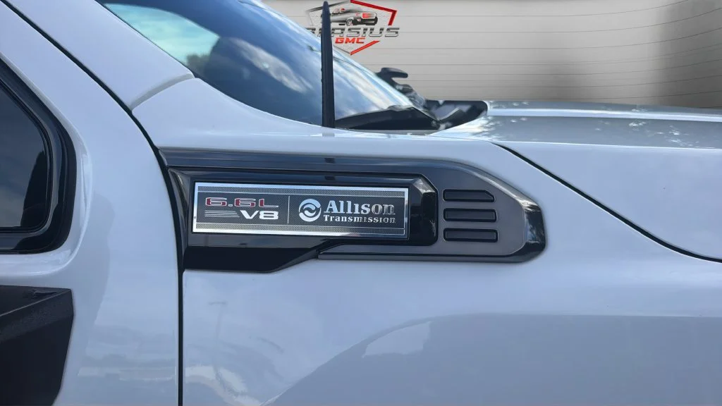 Used 2024 White GMC AT4 image 33