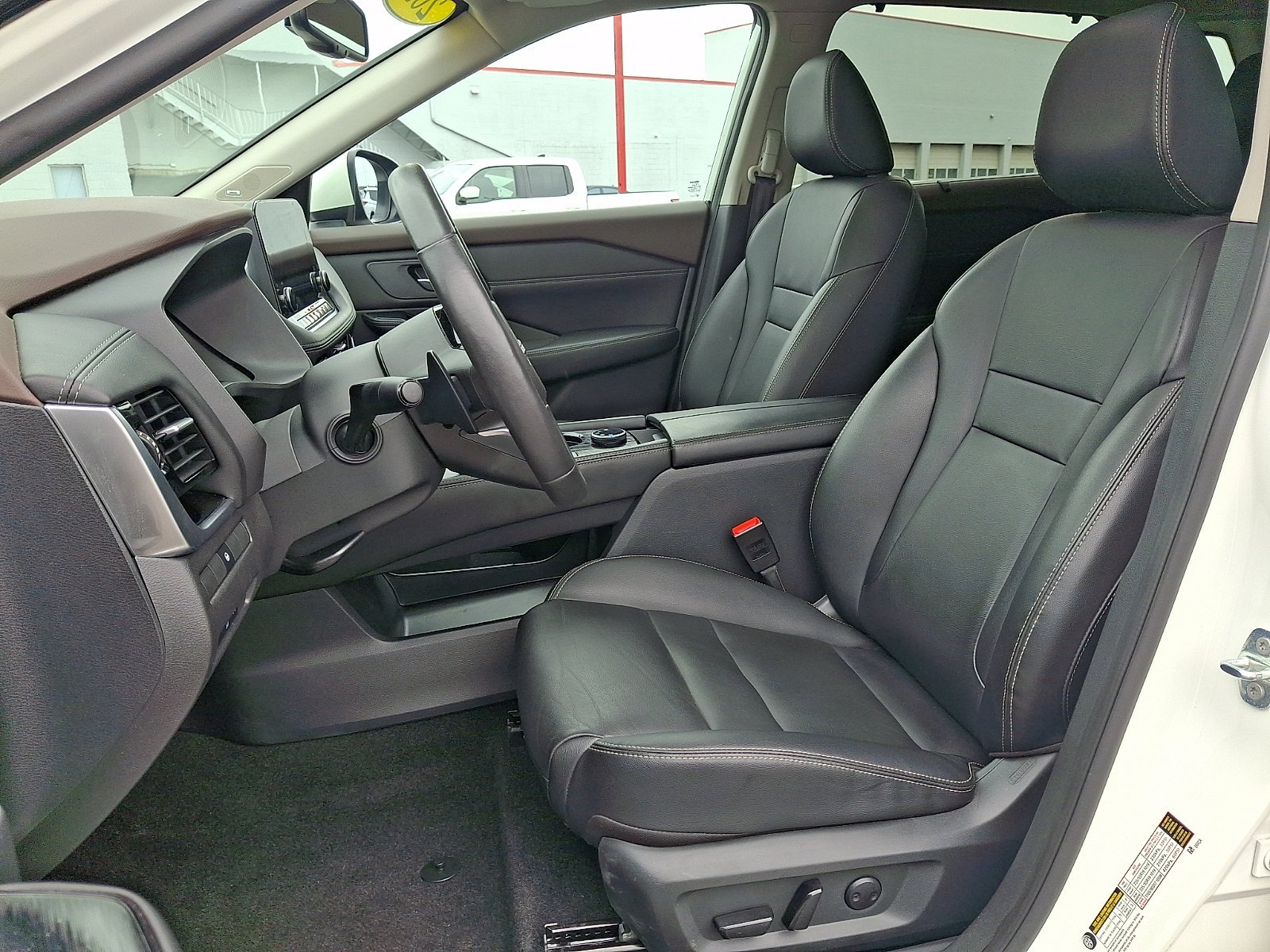 Used 2023 Pearl White Tricoat Nissan SL image 14