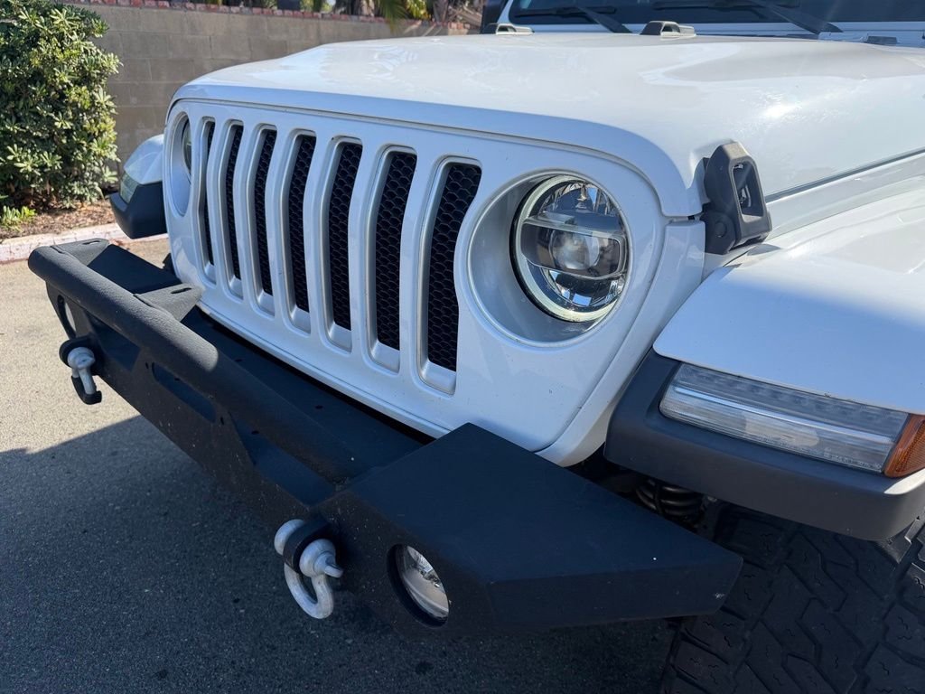 Used 2020 White Jeep Unlimited Sahara image 4