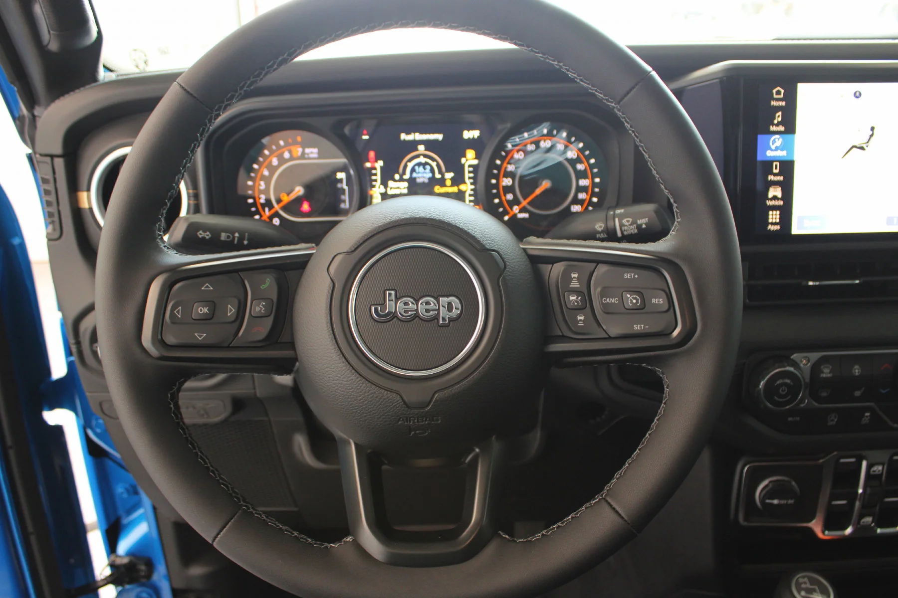 New 2026 Hydro Blue Pearl-Coat Exterior Paint Jeep Sahara image 6