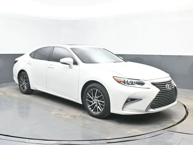 Used 2017 White Lexus 350 image 1