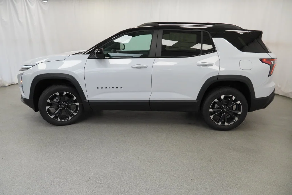 New 2027 Polar White Tricoat Chevrolet RS image 38