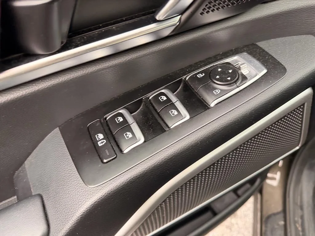 Used 2022 Green Kia EX image 18