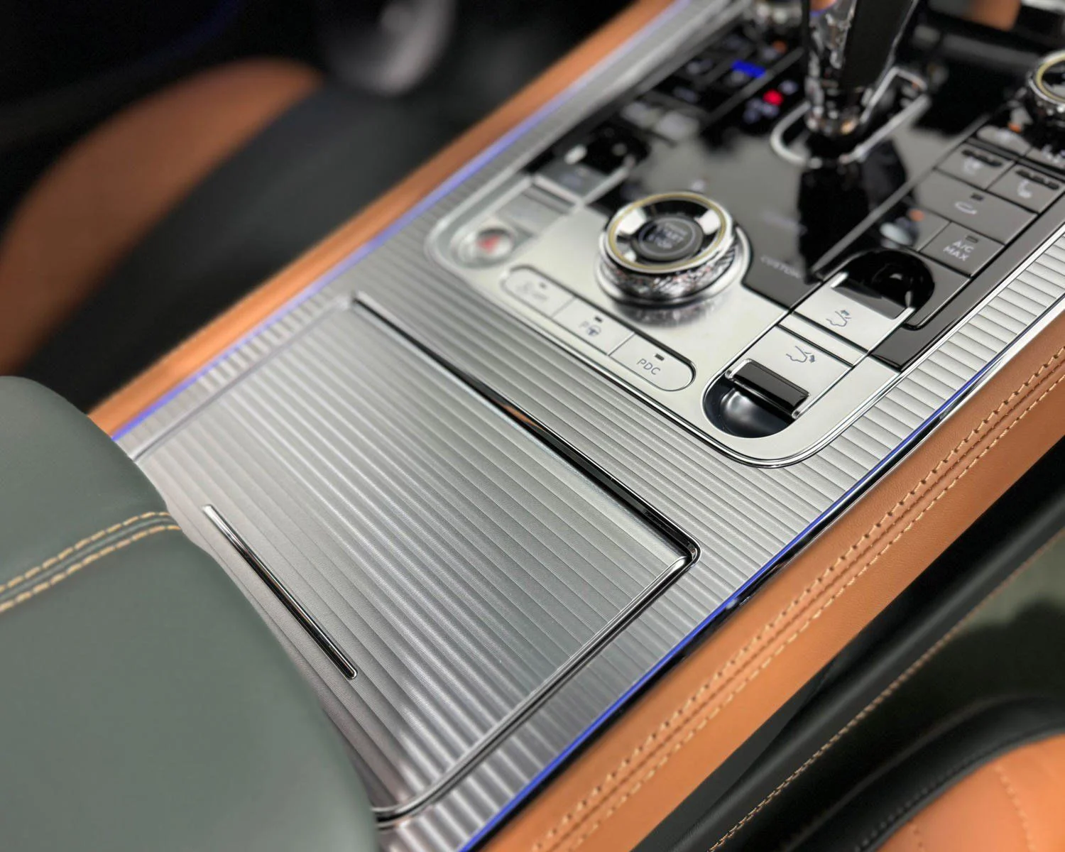 Used 2024 Green Bentley V8 S image 27