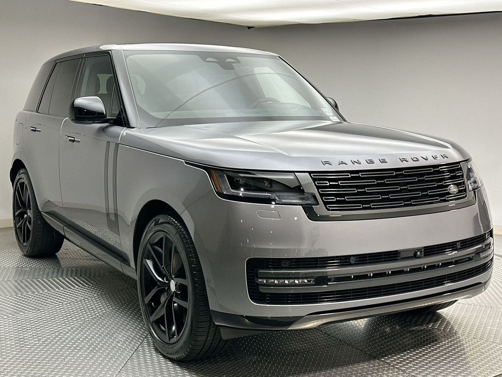 Used 2025  Land Rover SE image 15