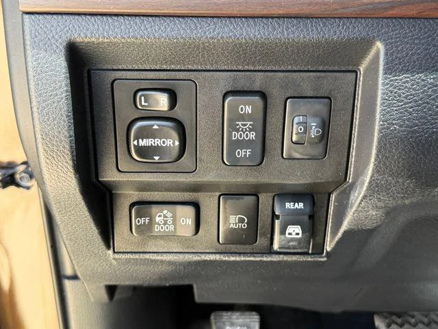 Certified Used 2018 SMOKED MESQUITE Toyota Limited image 23