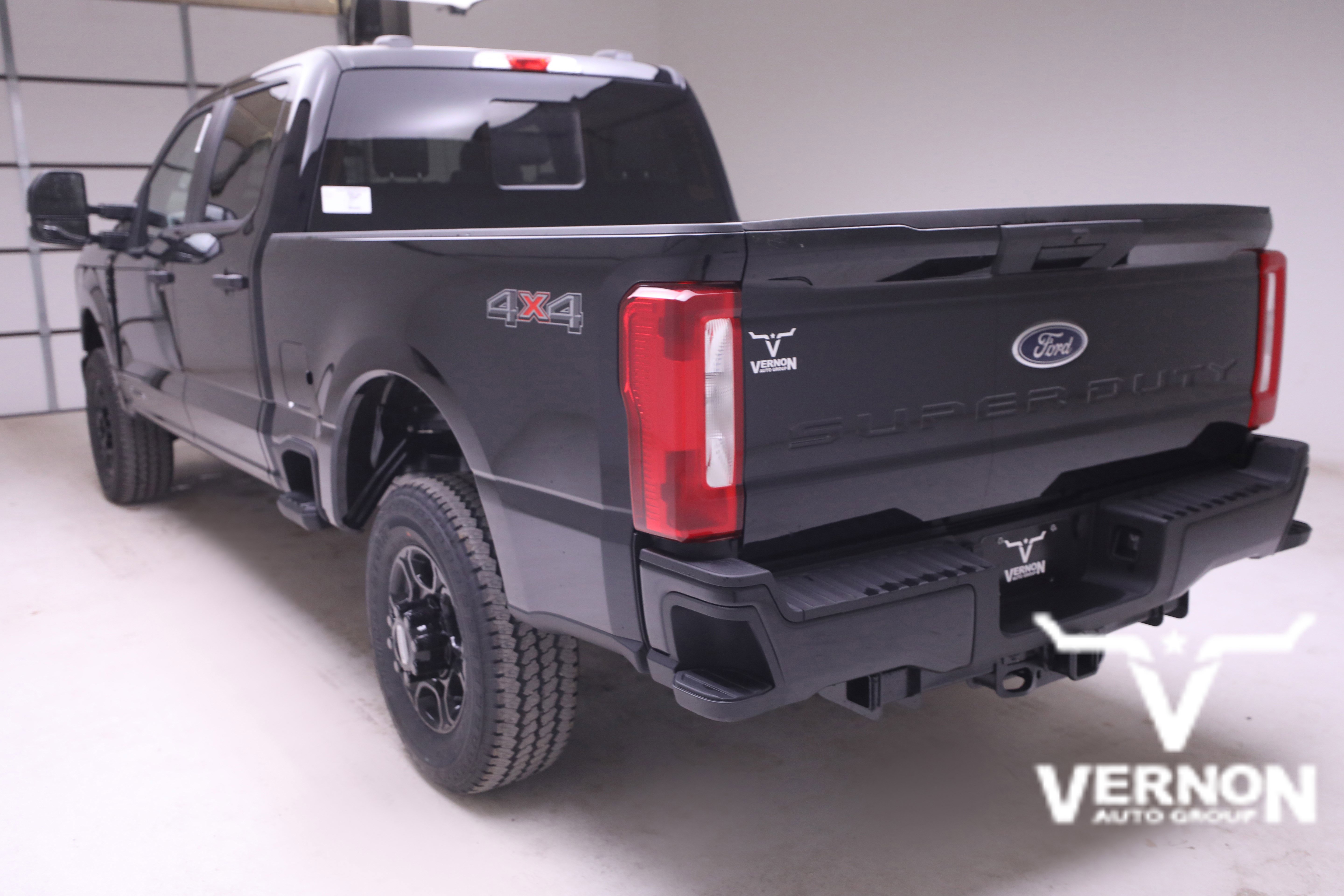 New 2026 Agate Black Metallic Ford  image 3
