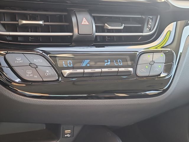 Used 2020 White Toyota LE image 20