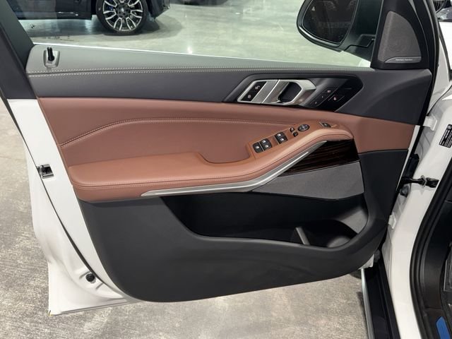 New 2026 Mineral White Metallic BMW xDrive40i image 13