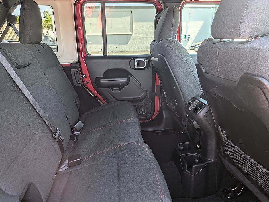 Used 2025 Firecracker Red Clearcoat Jeep Rubicon image 29