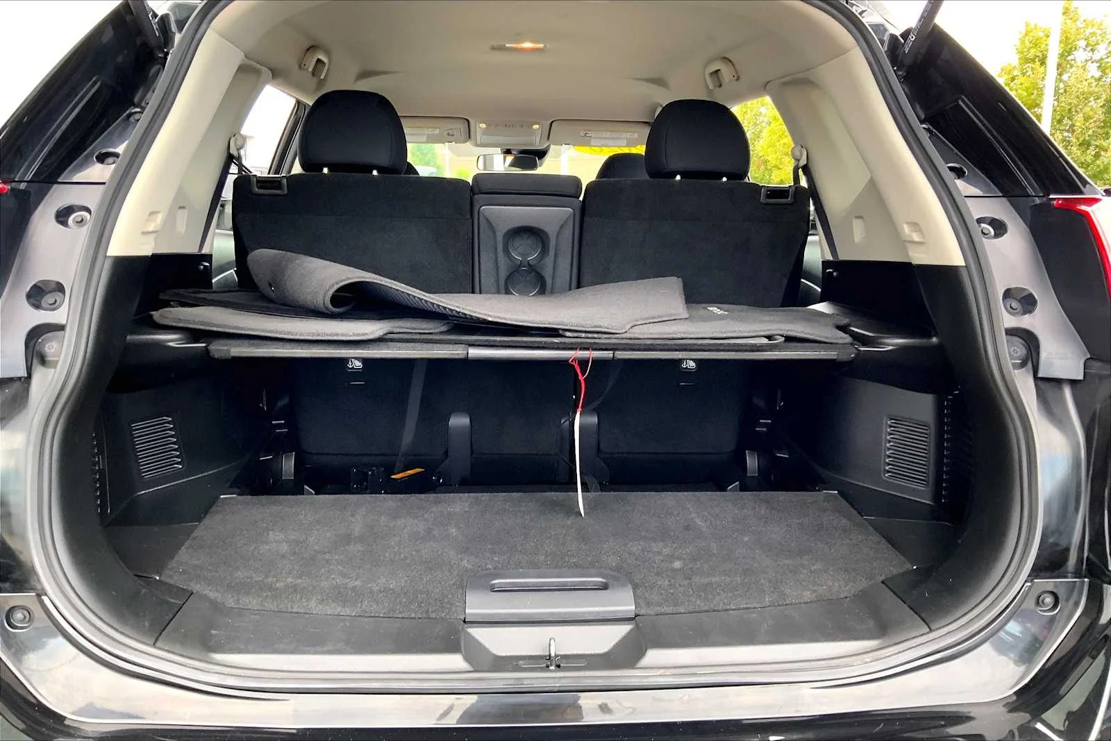 Used 2020 Magnetic Black Pearl Nissan S image 34