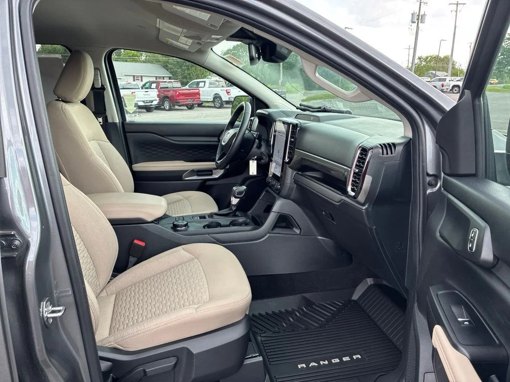 Used 2025 Gray Ford XLT image 38