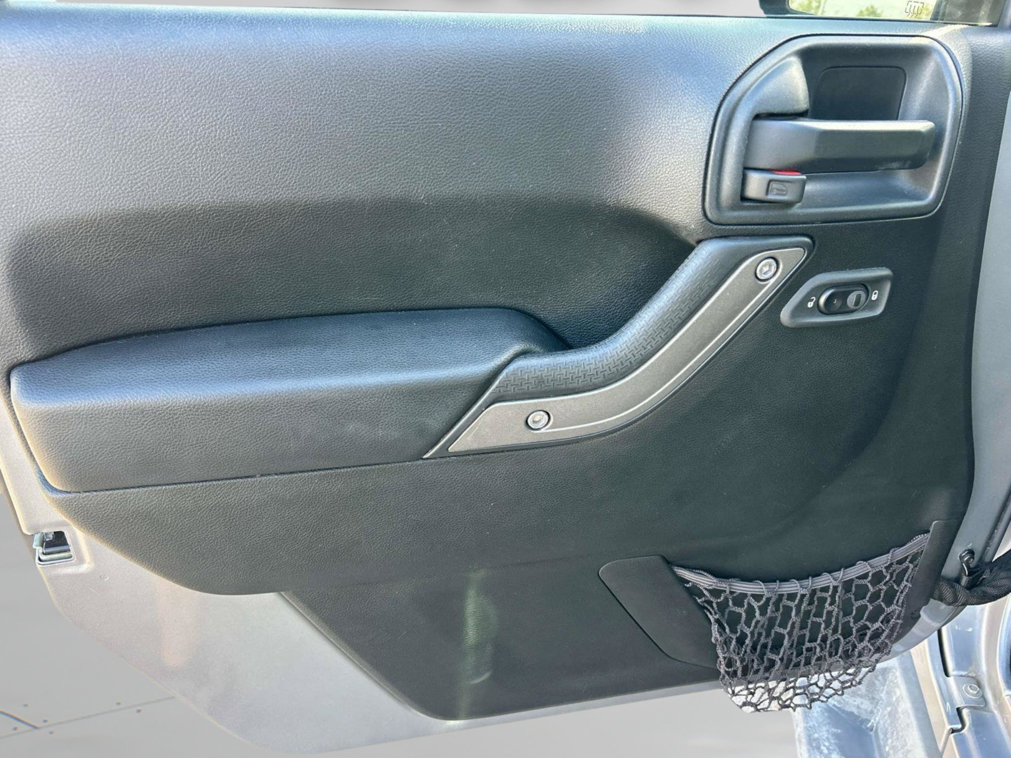 Used 2017 Billet Silver Metallic Clearcoat Jeep Sport image 20