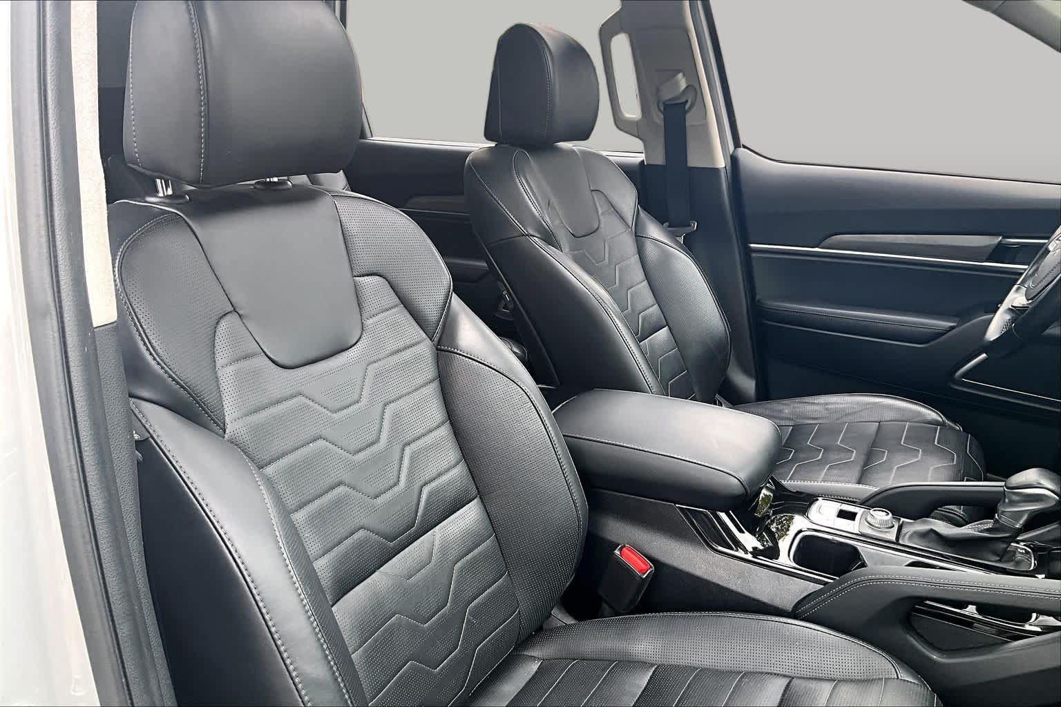 Used 2022 Wolf Gray Kia SX image 9