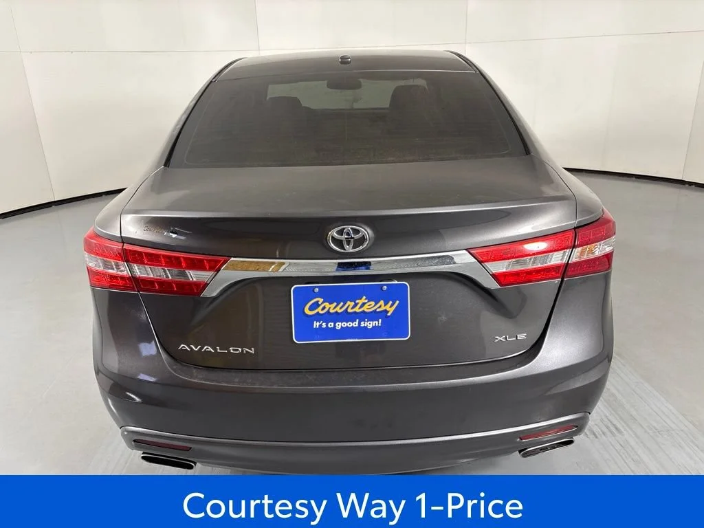 Used 2015 Gray Toyota XLE Touring image 10
