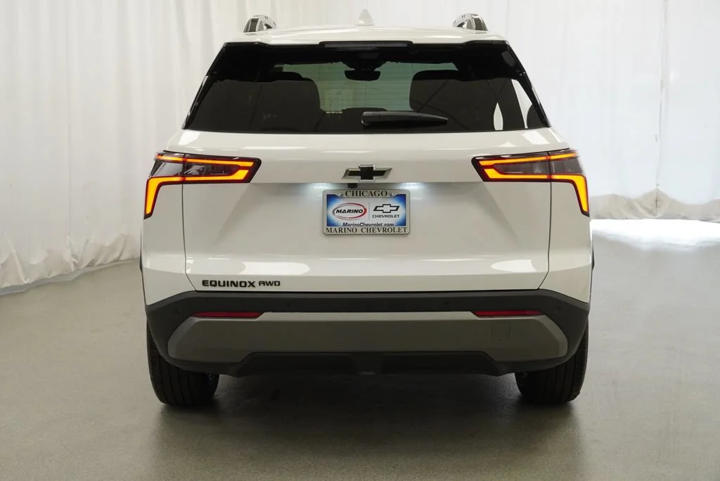 New 2027 Summit White Chevrolet LT image 34