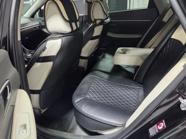 Used 2023 Black Hyundai SEL image 6