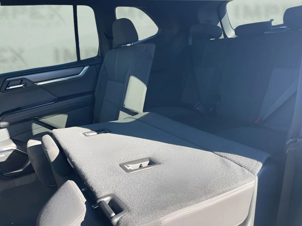 Used 2025 Summit White GMC Elevation image 14