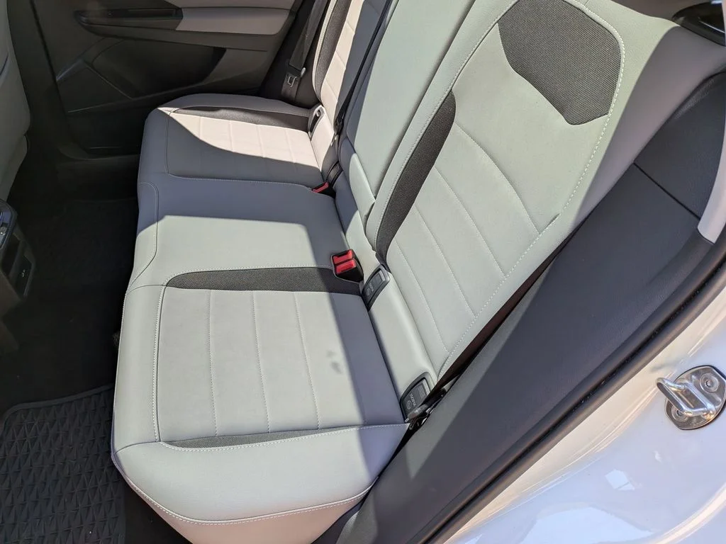 Used 2023 White Volkswagen 1.5T SE image 24