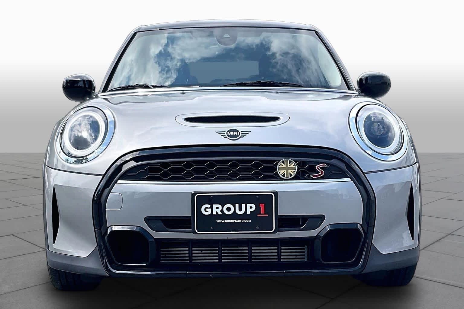 Used 2024 Melting Silver III Metallic MINI Cooper S image 3