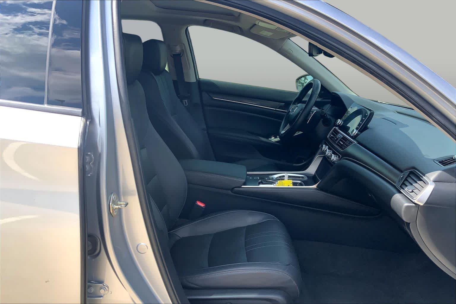 Used 2019 Lunar Silver Metallic Honda EX-L image 9