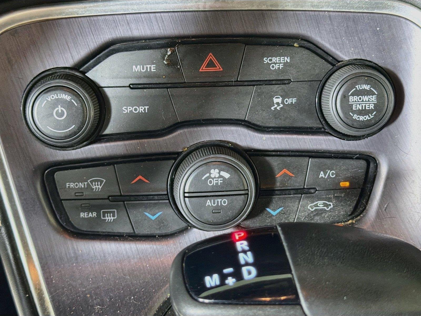Used 2018 Pitch Black Clearcoat Dodge SXT image 19