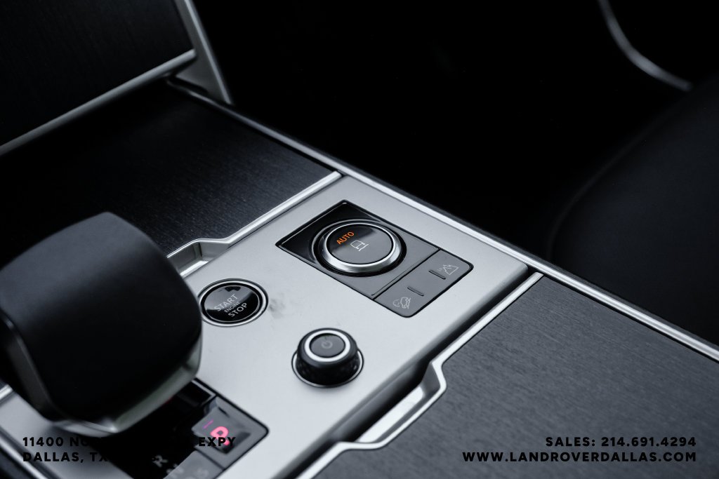 New 2027 Santorini Black Metallic Land Rover SE image 31